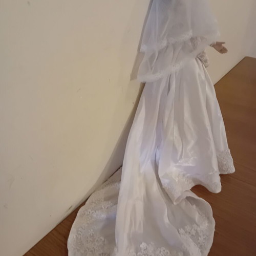 Danbury Mind Princess Kate porcelain doll new in wedding dress