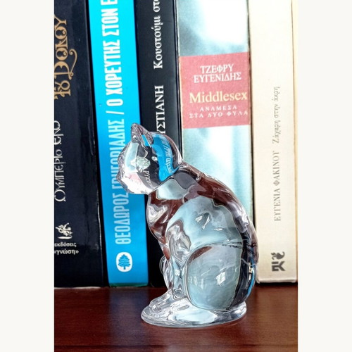 Vintage crystal cat figurine in like new condition