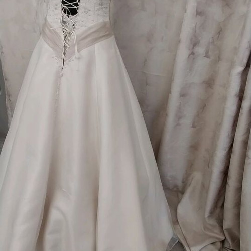 Wedding dress A-line embroidered with Swarovski stones size L