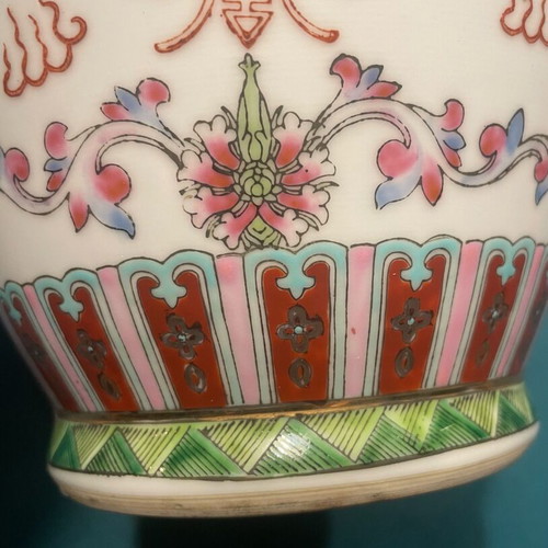 Qianlong Chinese vase with dragon and phoenix designs like new