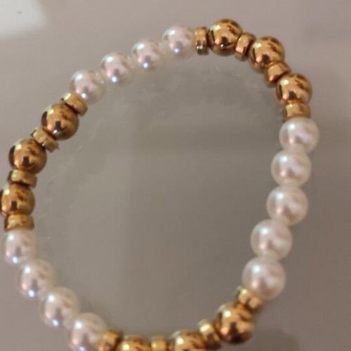 Pearl bracelets new, pack of 3 gold and white elastic