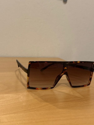 Tortoise sunglasses like new