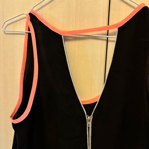 T-shirt like new, size S/M, black and pink