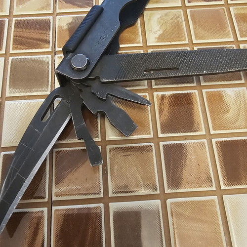 Gerber multitool used with broken saw blade