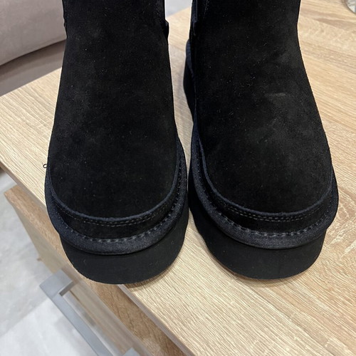 Ugg Australia boots new, black
