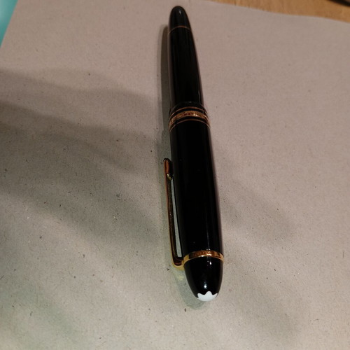 Mont Blanc Meisterstuck pen with authentic case used