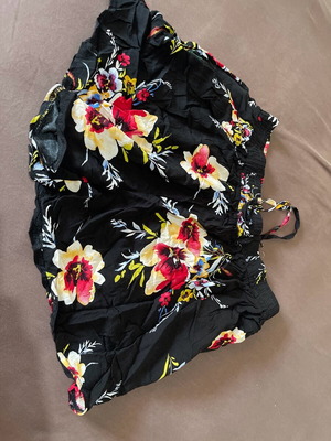 Women's floral fabric shorts airy and cool like new, size XL/XXL