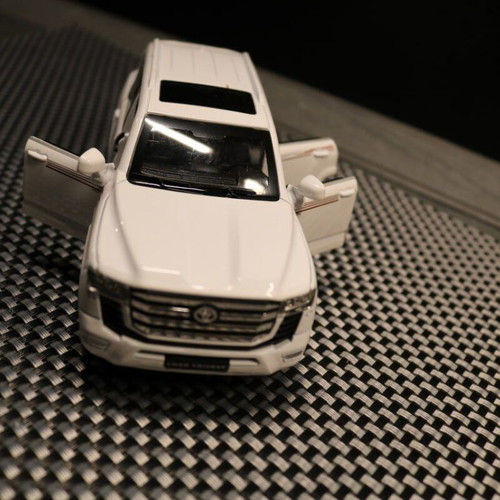 Metal Toy Car Toyota Land Cruiser with Caravan 300 new, white with light and sound