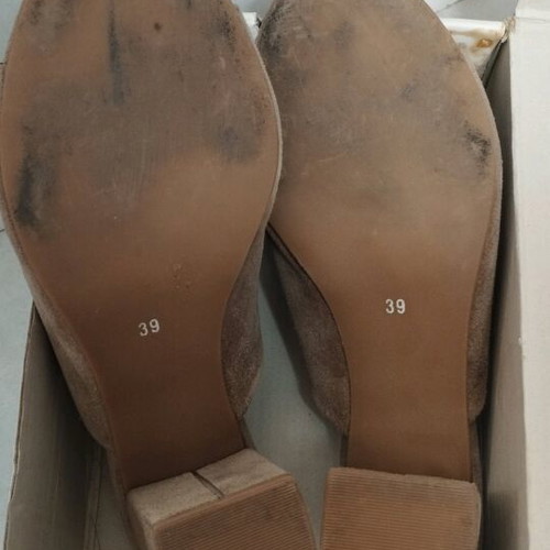 Mules suede like new, beige size 39 Esthissis