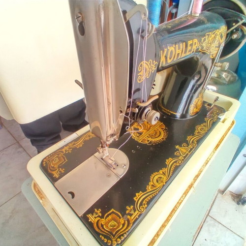 Kohler vintage sewing machine in case like new with electric foot pedal
