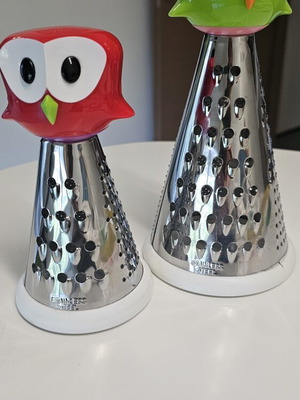 Mr Duke Emy Owl Graters set of 2, like new, stainless steel