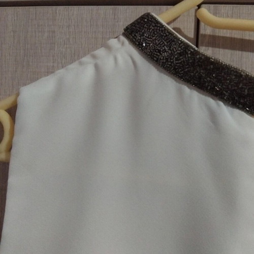 White Zara Basic blouse used, sleeveless with black beads, size L