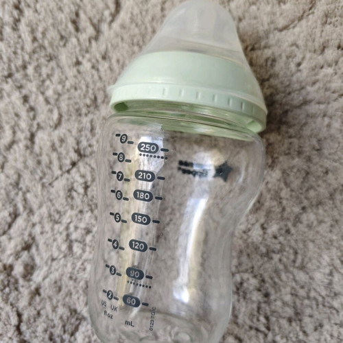 Tommee Tippee glass baby bottle like new 250 ml low flow