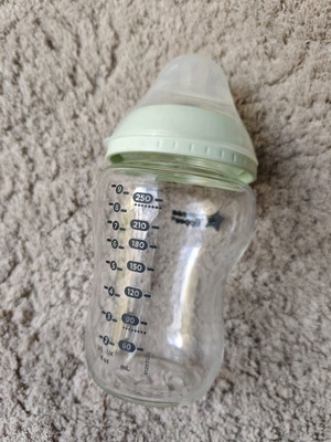 Μπιμπερο Tommee Tippee γυάλινο σαν καινούργιο 250 ml χαμηλής ροής