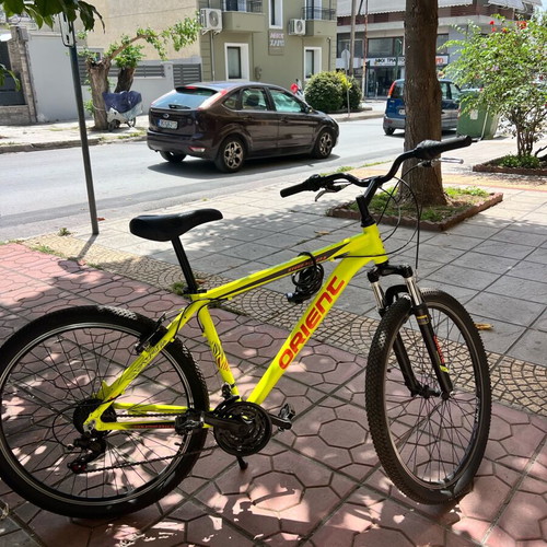 Mountain bike like new with disc brakes and front suspension 26 inch