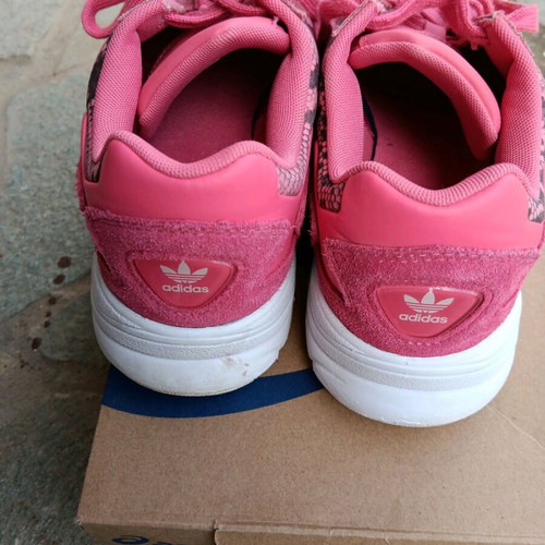 Adidas athletic shoes used, size 40 2/3, pink