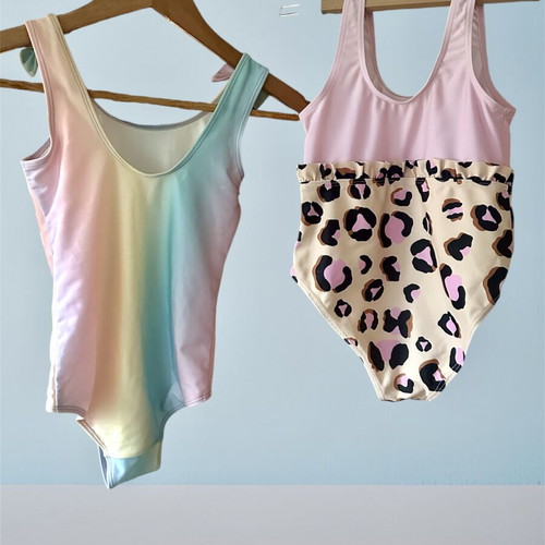 Set of 2 one-piece bathing suits for girls size 6 used, multicolor