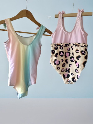 Set of 2 one-piece bathing suits for girls size 6 used, multicolor