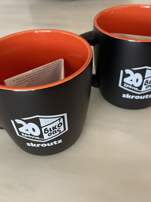 Mugs set of 2, like new, anthracite with orange interior, large