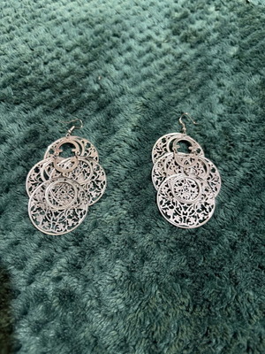 Silver earrings like new condition