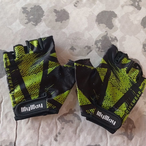 Cycling gloves like new, very good condition