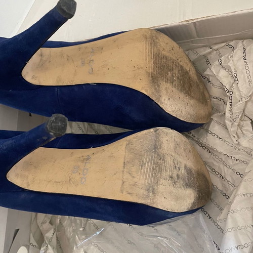 Aldo pumps used, electric blue, size 39, suede