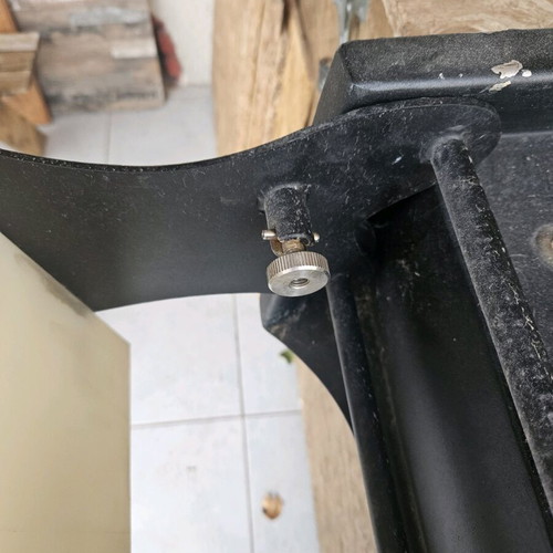 Sliding auxiliary engine mount used for boat