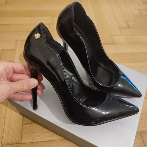 Migato black patent leather pumps like new with gold detail