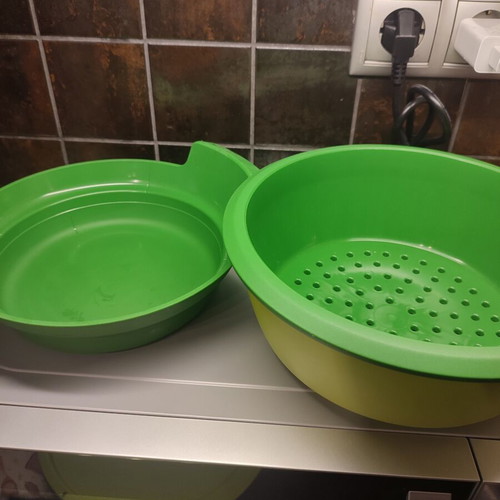 Tupperware 101microgourmet steam container for microwave oven like new
