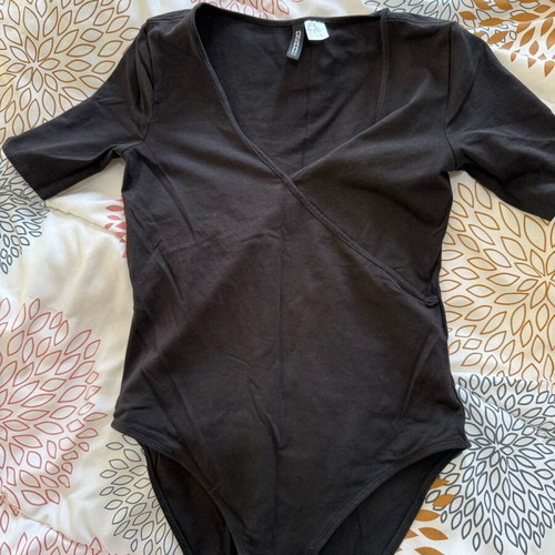 H&M black bodysuit used, size S