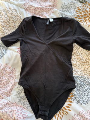 H&M black bodysuit used, size S