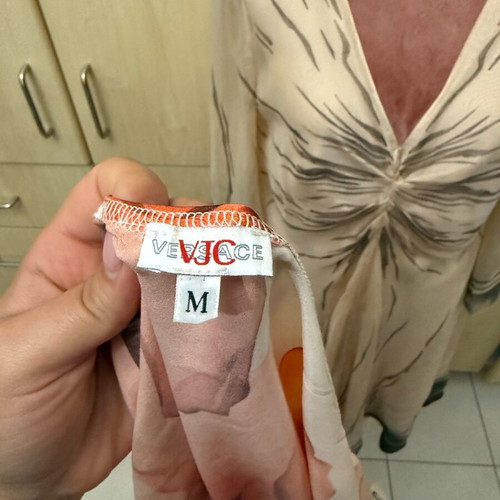Versace μπλούζα νούμερο Μ σαν καινούργιο, άσπρη και πορτοκαλί