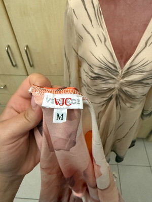 Versace μπλούζα νούμερο Μ σαν καινούργιο, άσπρη και πορτοκαλί