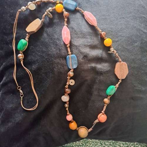 Necklace used in excellent condition