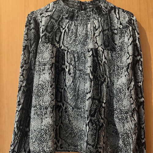 Anel blouse black and white snake print with high neck like new