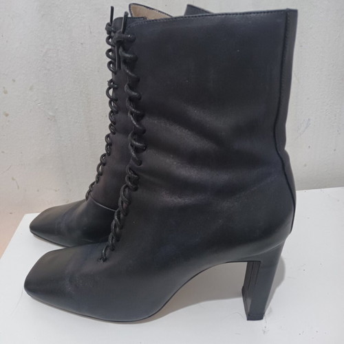 Black high-heeled boots with laces size 39 used