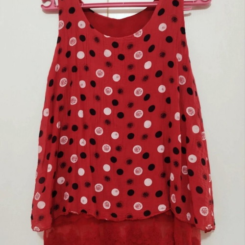 Polka dot sleeveless blouse with lace, red and white