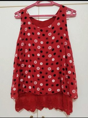 Polka dot sleeveless blouse with lace, red and white