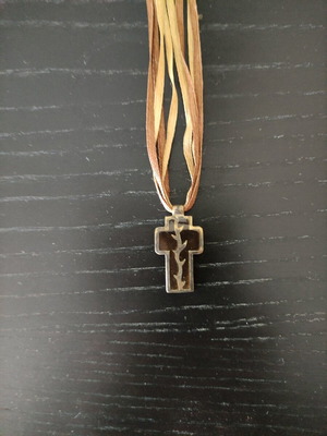 Vintage cross like new with 4 silk brown cords
