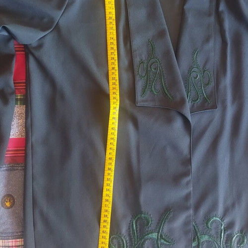 Vintage women's suit in green veraman color like new with embroidery