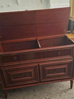 Vintage furniture for turntable and vinyl like new