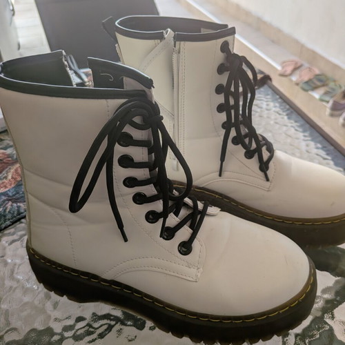 White women's ankle boots size 40 with zipper and chunky sole