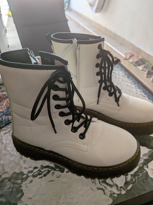 White women's ankle boots size 40 with zipper and chunky sole