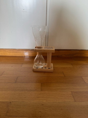 Ποτήρι μπίρας σαν καινούργιο, τύπου hourglass με ξύλινη βάση