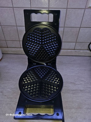 Waffle maker like new non-stick