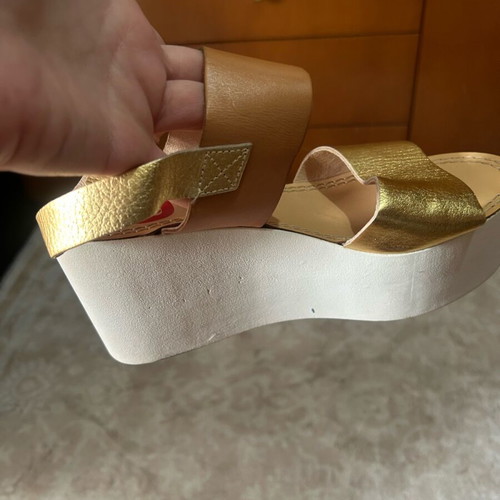 Exe platforms like new, beige and gold
