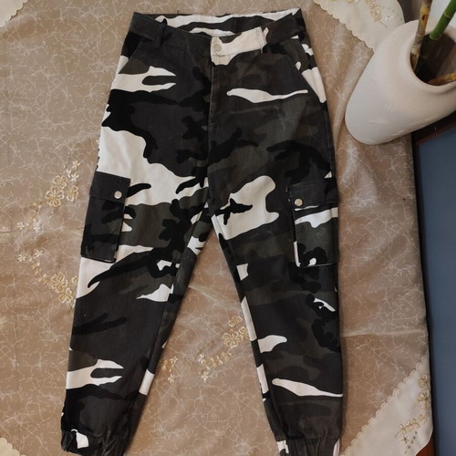 Military pants like new, size medium, multicolor