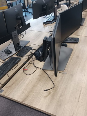 Τετράπλο γραφείο σαν καινούργιο 2,80×1,60 μ. με μεταλλική βάση και MDF μελαμίνης