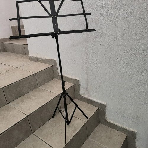 Folding music stand like new