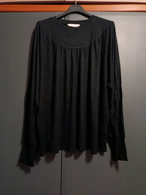 Essential original plus size blouse new XXL-XXXL without tag